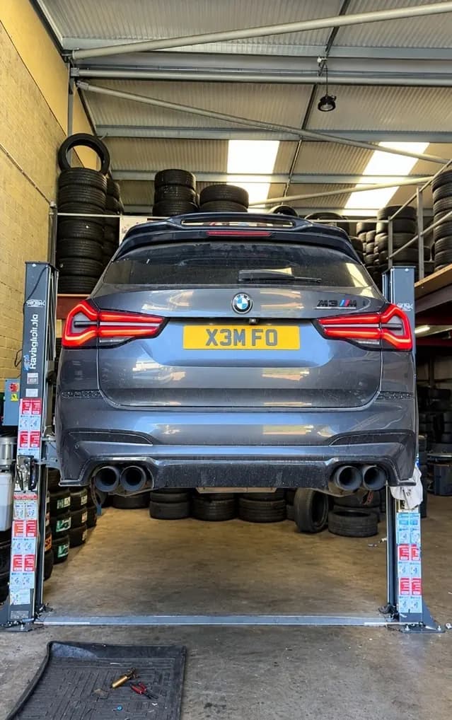 KWIK TYRES & AUTO tyre warehouse